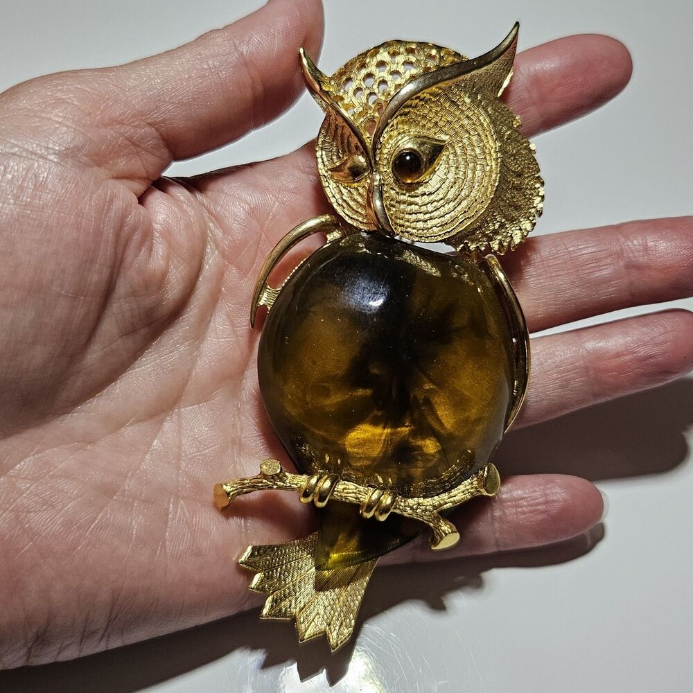Vintage Gold Tone Large Marbled Brown Winking Owl Statement Pendant Necklace 28"